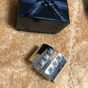 Women’s cuff bracelet